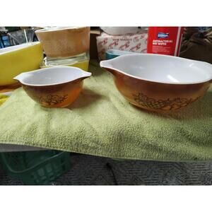 Vintage Pyrex Mixing Bowl Set - Amber & White